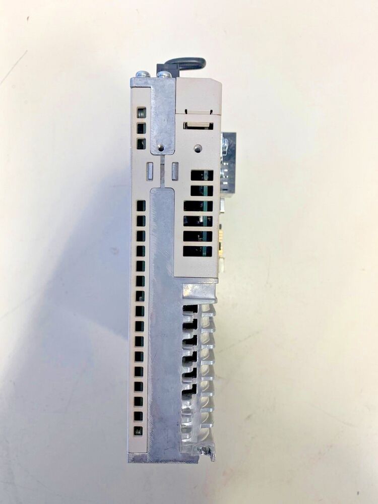 1PC New In Box Yaskawa SGDV-2R8AE1A Servo Drives Expedited Shipping