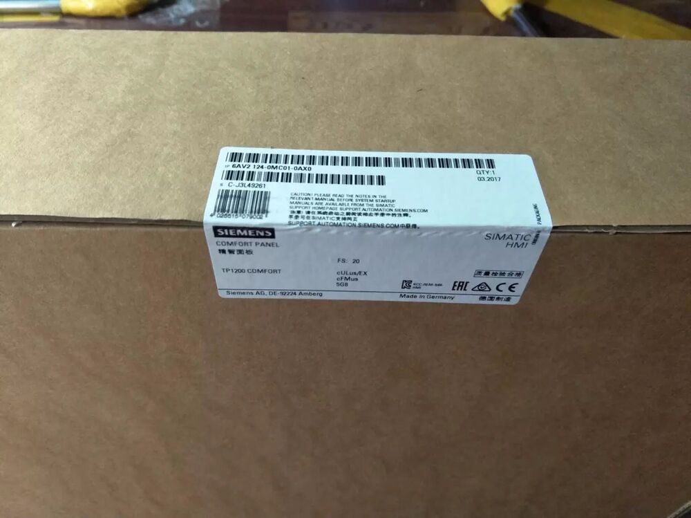 Siemens Comfort Panel 6AV2124-0MC01-0AX0 HMI 6AV21240MC010AX0 New In Box DHL / UPS / FedEx