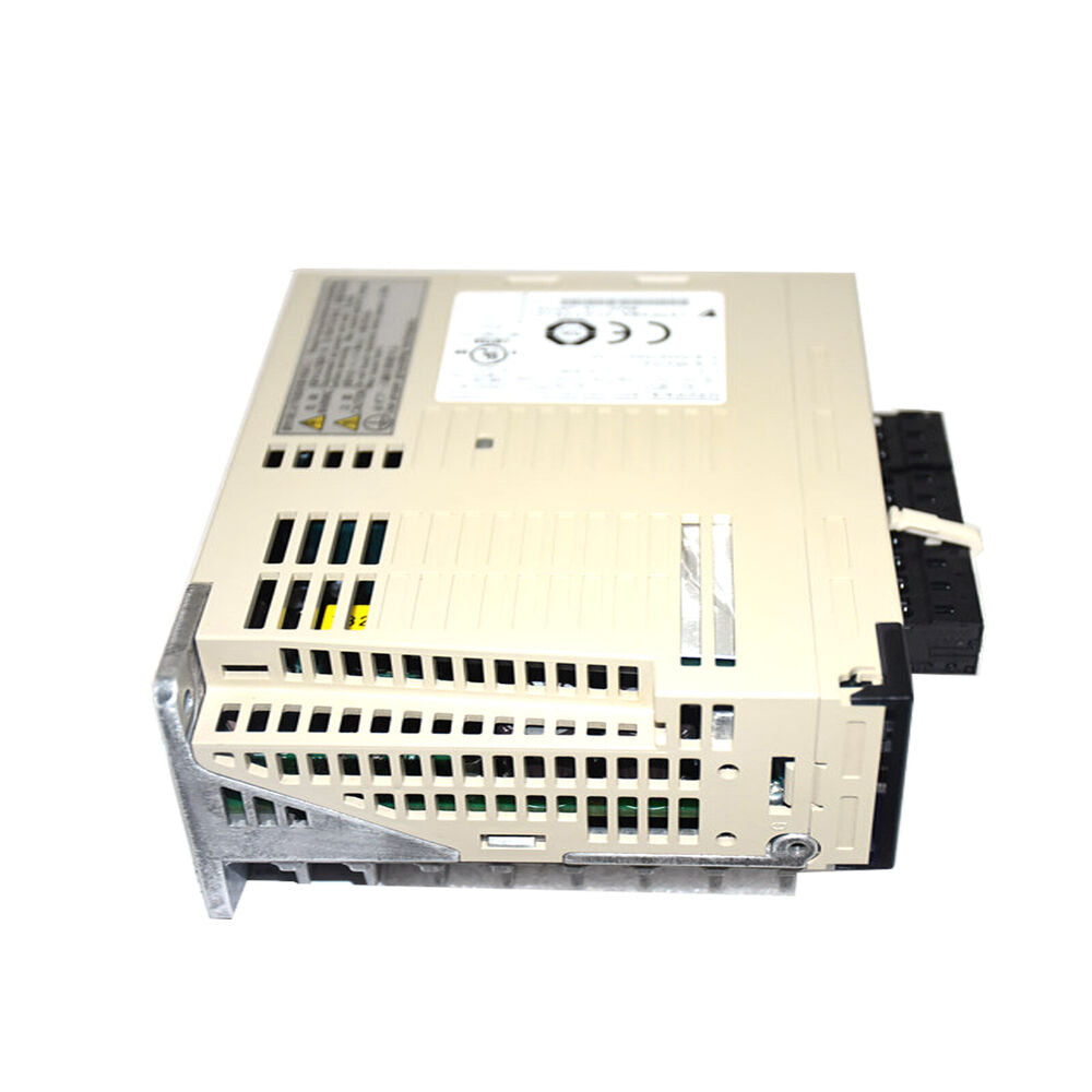 New In Box YASKAWA SGDS-04A12A Servo Drive DHL / UPS / FedEx