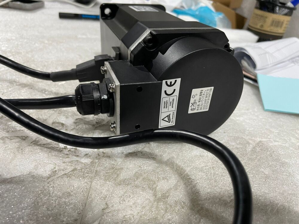Mitsubishi Electric Servo Motor HC-MF73K-D53 in stock Fast shipping UPS / DHL / Fedex
