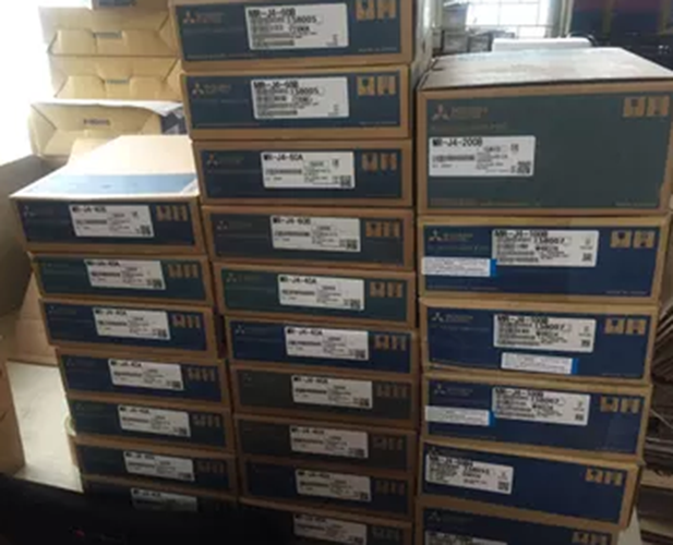 1PC MITSUBISHI MR-J4-T20 Servo Drive MRJ4T20 New In Box Expedited Shipping DHL / UPS / FedEx