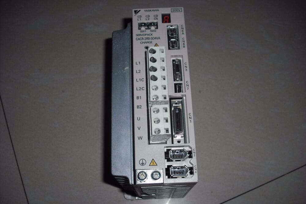 1PC Yaskawa AC Servo Driver CACR-2R8-S04VA CACR2R8S04VA New In Box DHL / UPS / FedEx