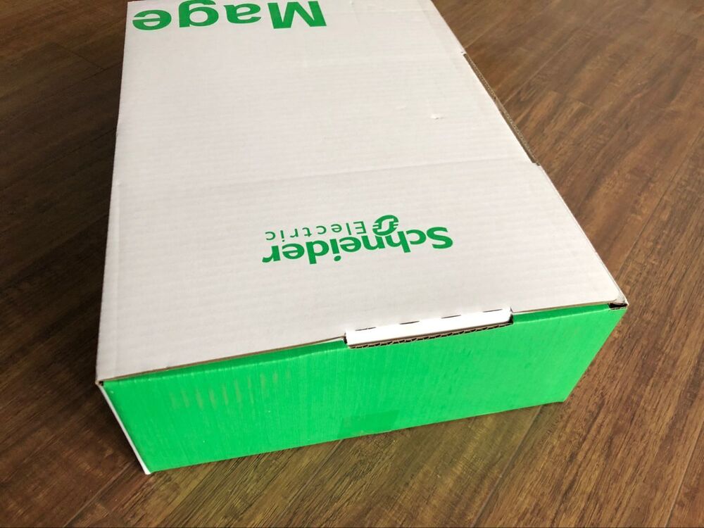 1PC New Schneider HMIDT732 Touch Smart Display In Box Expedited Shipping DHL / UPS / FedEX