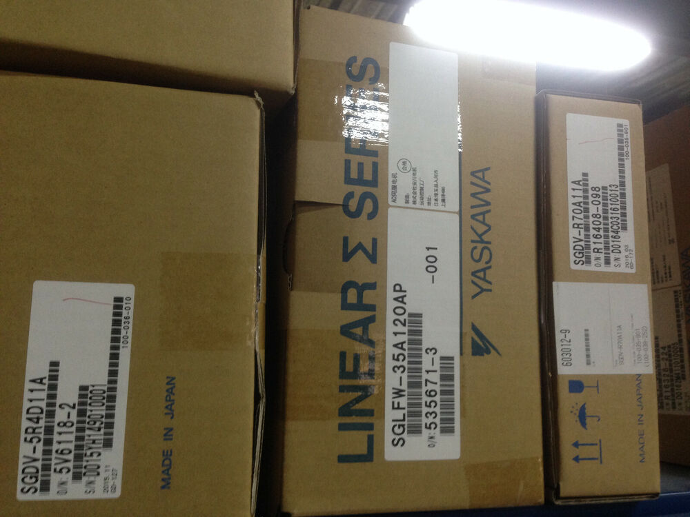 Yaskawa SGDV-3R8A11A Servo Driver SGDV3R8A11A New In Box DHL / UPS / FedEx