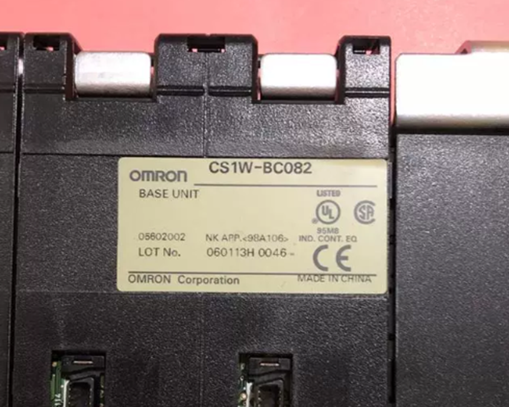 NEW OMRON CS1W-BC082 PLC Controller DHL / UPS / FedEx