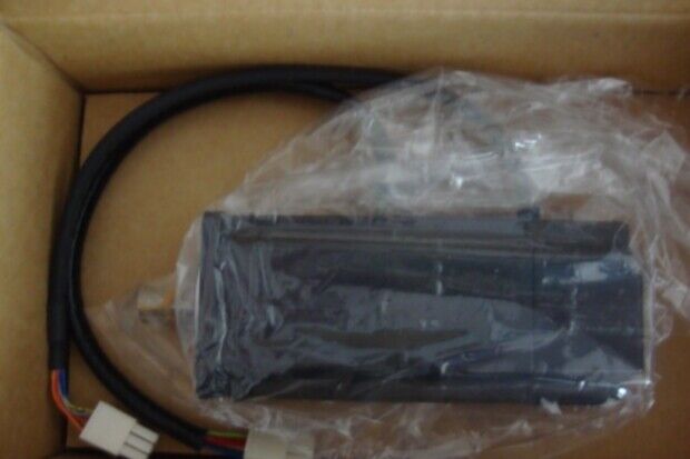 NEW ORIGINAL YASKAWA AC SERVO MOTOR SGM-04V312 SGM04V312 FREE EXPEDITED SHIPPING DHL / UPS / FedEx