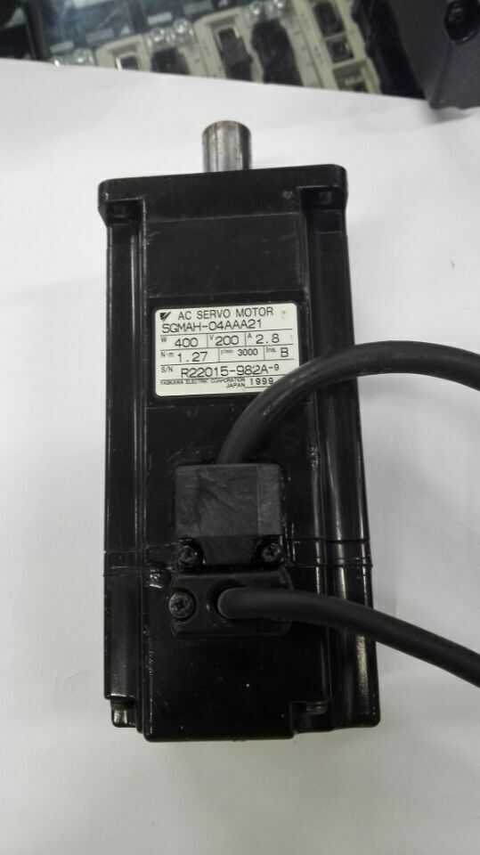 1PC New Yaskawa SGMAH-04AAA21 Servo Motor Expedited Shipping SGMAH04AAA21