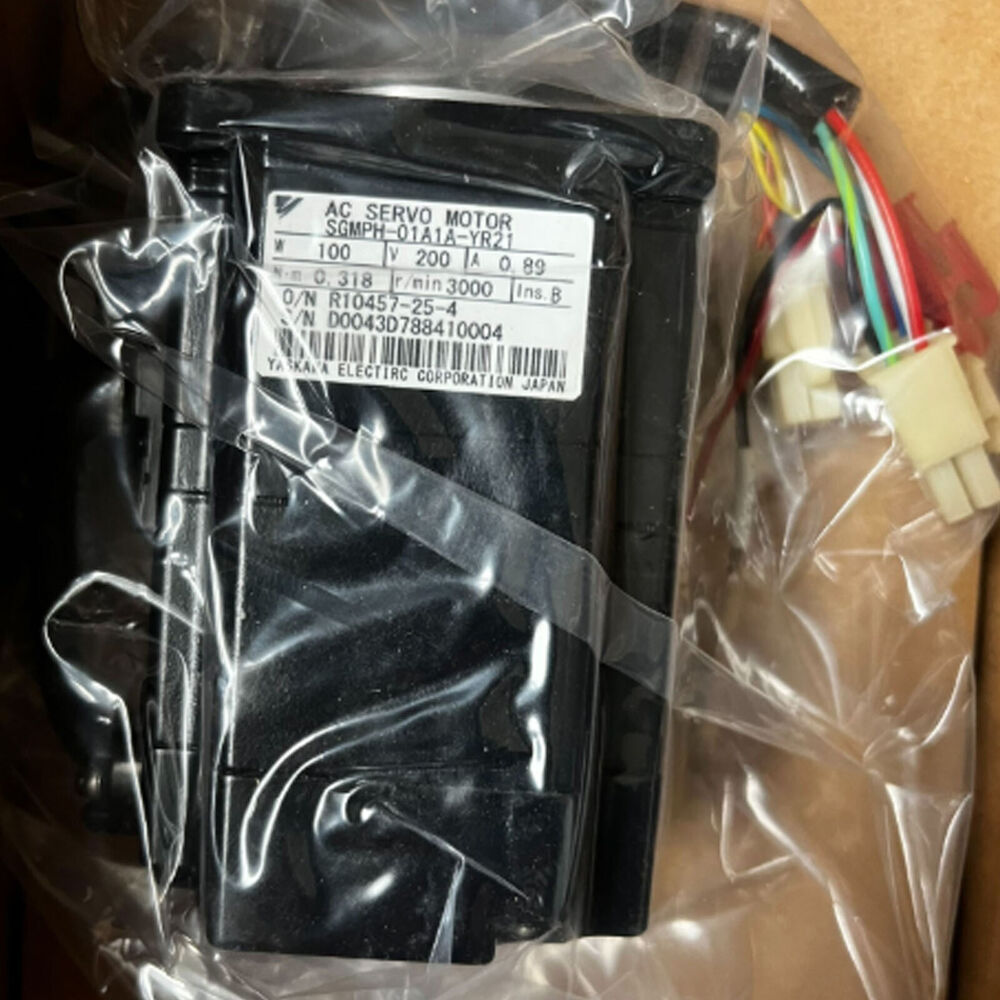 New in box Yaskawa SGMPH-01A1A-YR21 AC Servo Motor DHL / UPS / FedEx