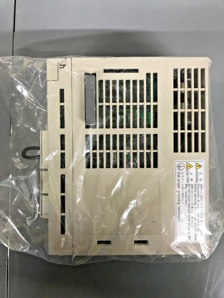 1PC Yaskawa SGDH-04AE Servo Driver SGDH04AE New In Box Expedited Shipping DHL / UPS / FedEx