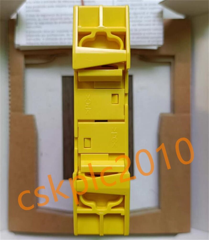1 PCS NEW IN BOX SICK safety relays UE10-3OS2D0 6024917