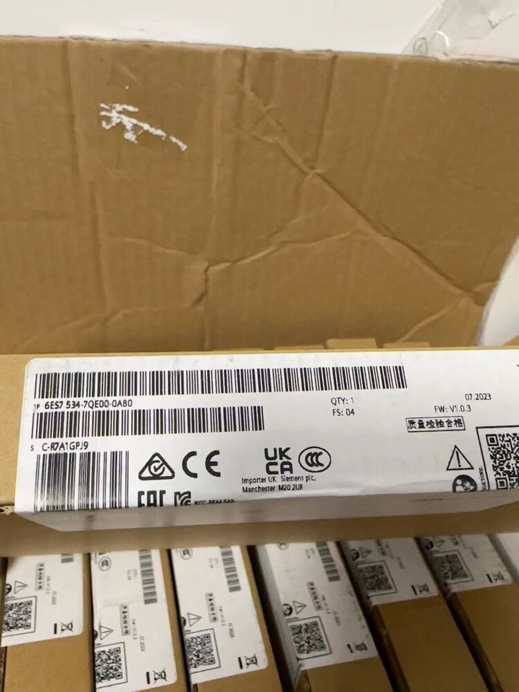 New Siemens 6ES7534-7QE00-0AB0 6ES75347QE000AB0 Analog input/output module