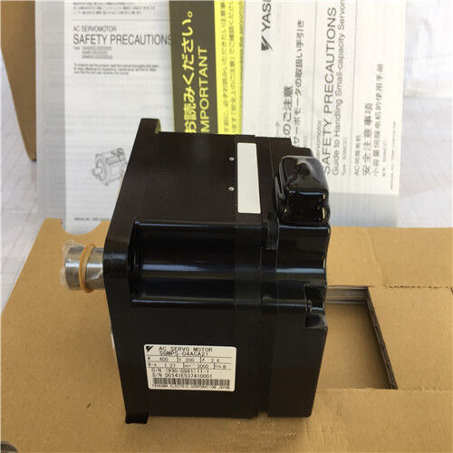 1PC New Yaskawa SGMPS-04ACA21 Servo Motor Expedited Shipping SGMPS04ACA21