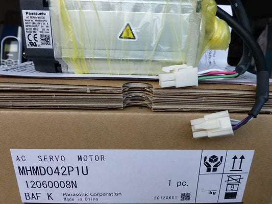 1PC New In Box Panasonic MHMD042P1U Servo Motor Expedited Shipping