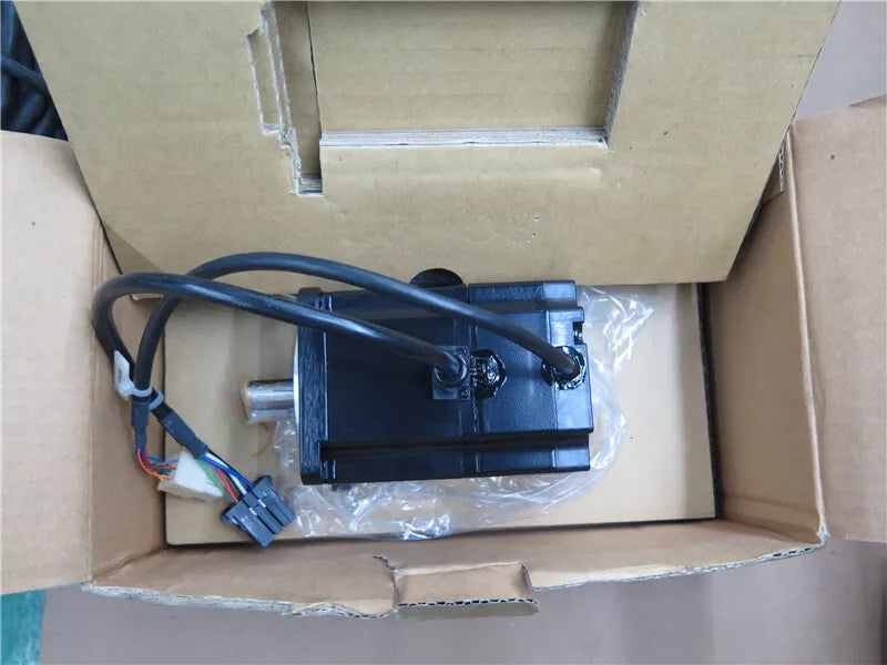 1PC New Yaskawa SGMP-04A2HA11 Servo Motor Expedited Shipping SGMP04A2HA11