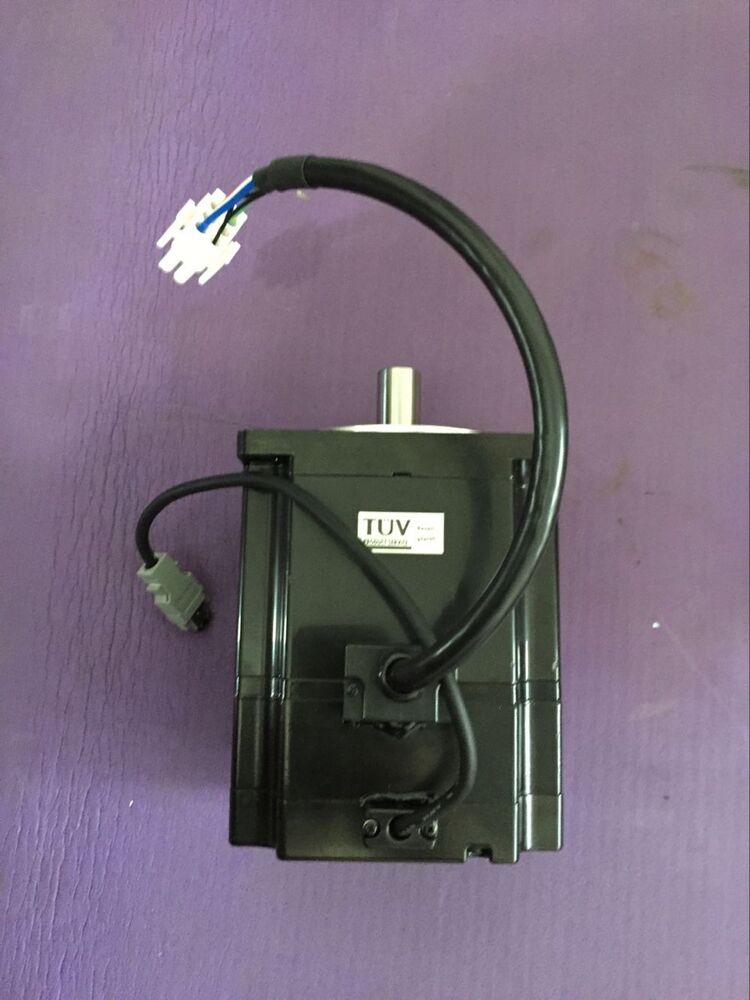 1PC New Yaskawa SGMPH-15AAA61 Servo Motor Expedited Shipping SGMPH15AAA61