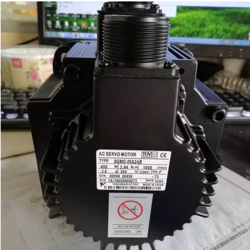 1PC New Yaskawa SGMG-05A2AB Servo Motor Expedited Shipping SGMG05A2AB