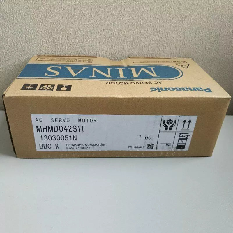 1PC New In Box Panasonic MHMD042S1T Servo Motor Expedited Shipping