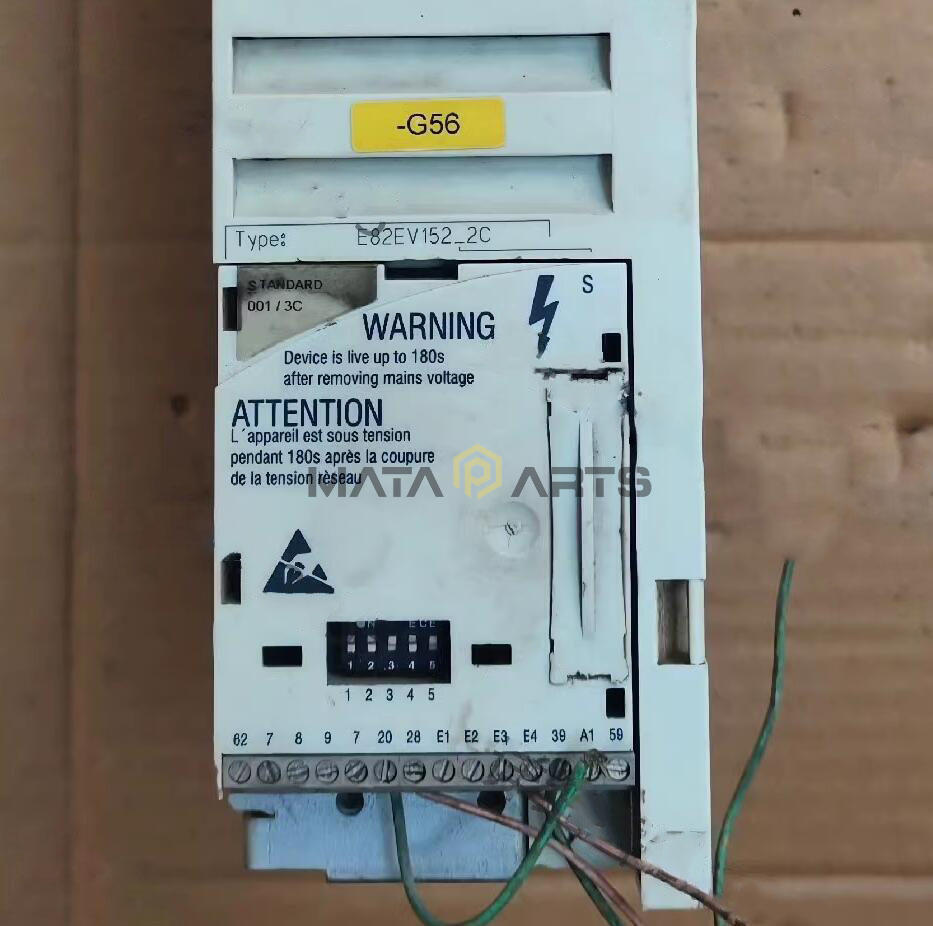 One Used Lenze Inverter E82EV152K2C E82EV152-2C E82EV152_2C