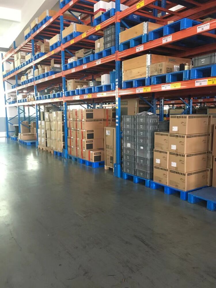 TM2ARI8HT New Schneider PLC Analog Expansion Module TM2ARI8HT IPCS DHL / UPS / FedEX