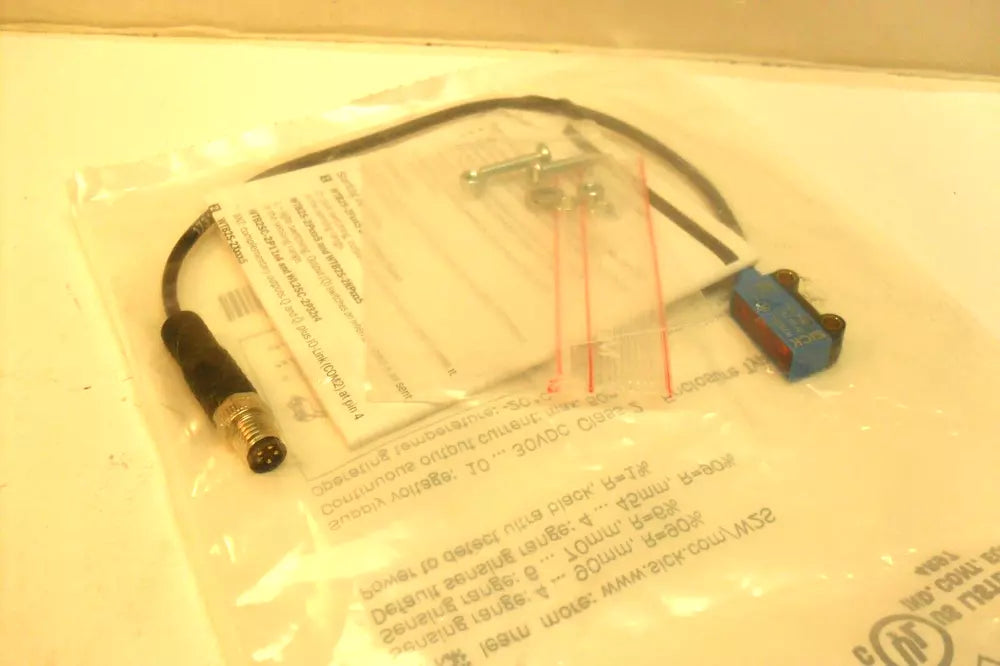1PC New SICK WTB2S-2P3275 Photoelectric Sensor WTB2S2P3275 DHL / UPS / FedEx