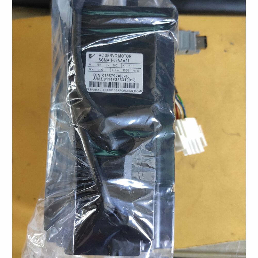 1PC New Yaskawa SGMAH-08AAA21 Servo Motor Expedited Shipping SGMAH08AAA21