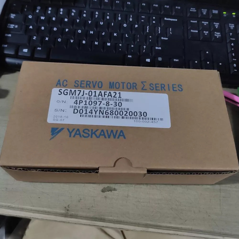 1PC New Yaskawa SGM7J-01AFA21 Servo Motor Expedited Shipping SGM7J01AFA21