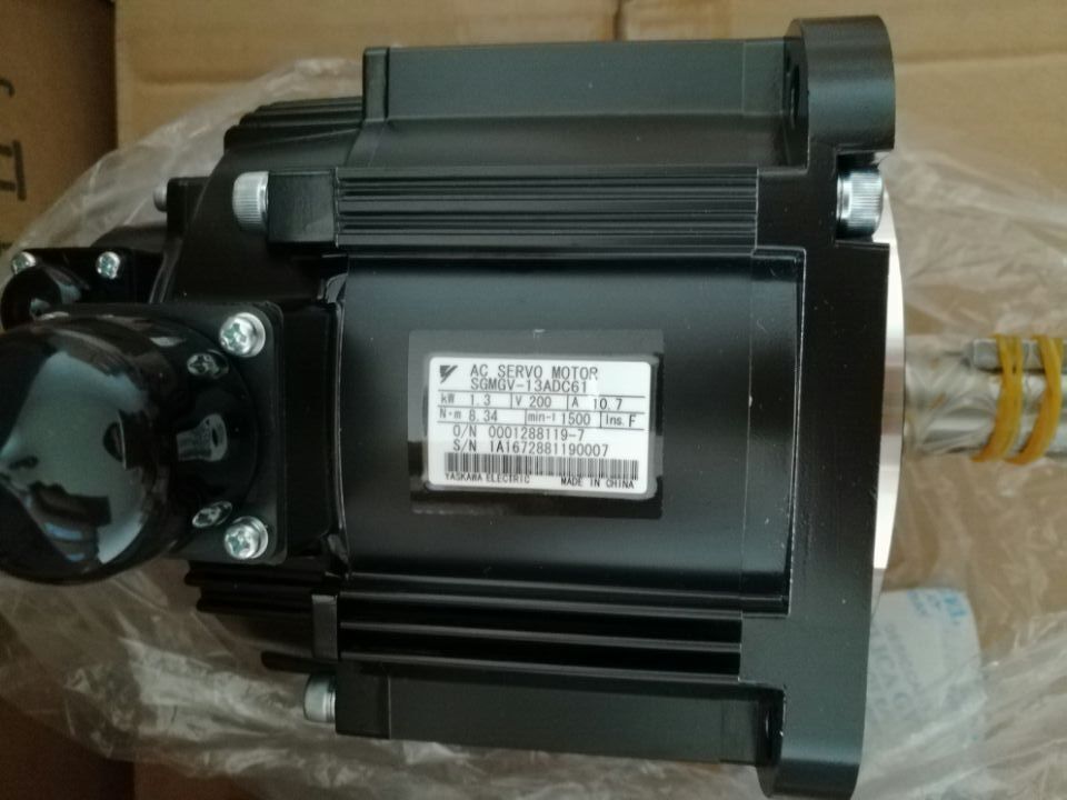 1PC New Yaskawa SGMGV-13ADC61 Servo Motor Expedited Shipping SGMGV13ADC61