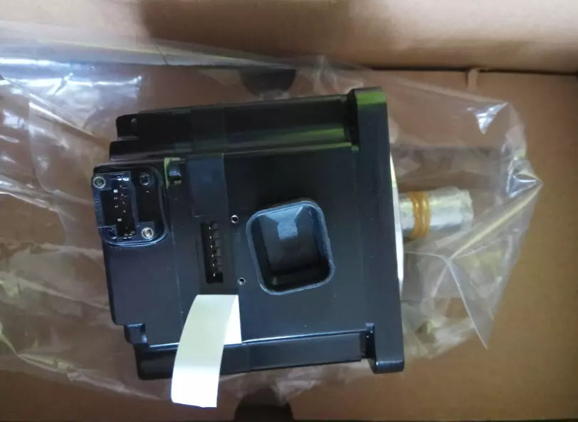 1PC New Yaskawa SGMPS-04ACA61 Servo Motor Expedited Shipping