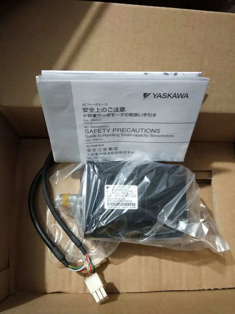 1PC New Yaskawa SGMP-04A2HA11 Servo Motor Expedited Shipping SGMP04A2HA11