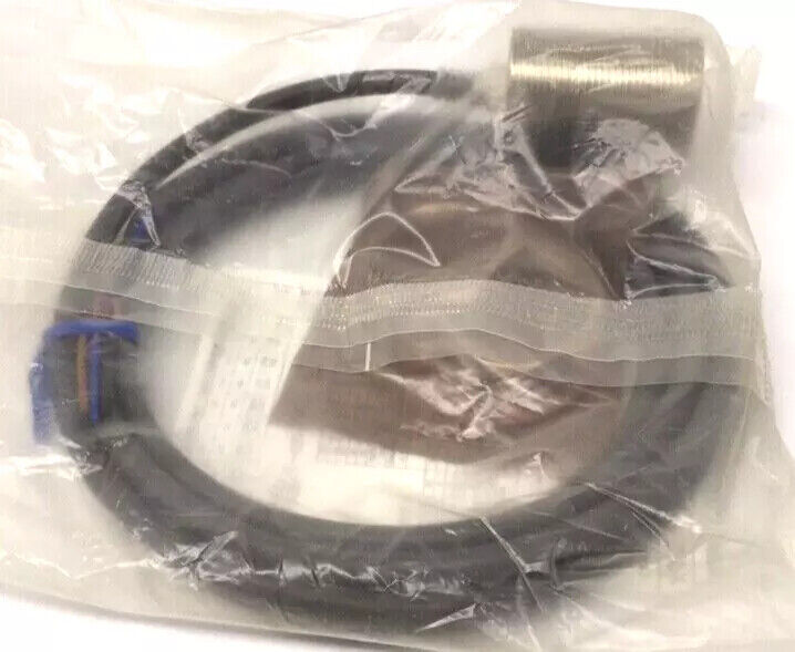 New Omron E2E-X10F2 Proximity Sensor E2EX10F2 Free shipping 1PC DHL / UPS / FedEx