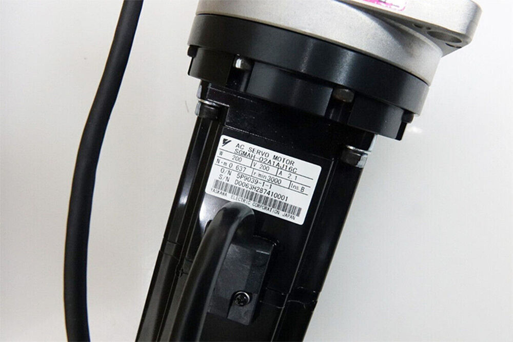 1PC New Yaskawa SGMAH-02A1AJ16C Servo Motor Expedited Shipping SGMAH02A1AJ16C
