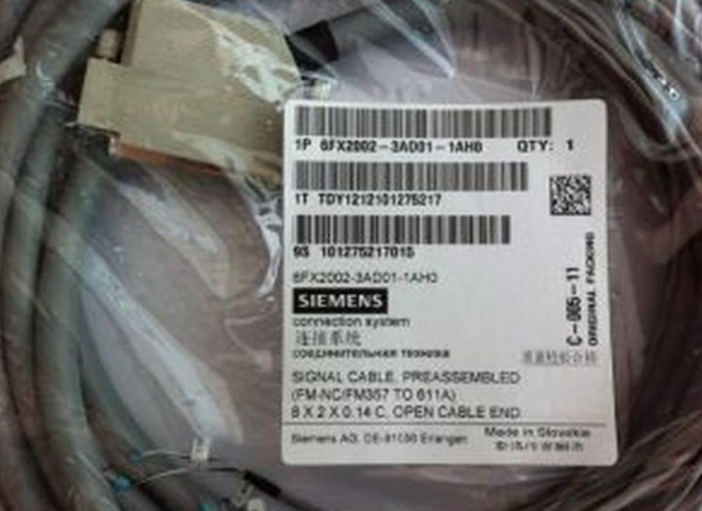 NEW SIEMENS 6FX2002-3AD01-1AH0 PLC Cable DHL / UPS / FedEx