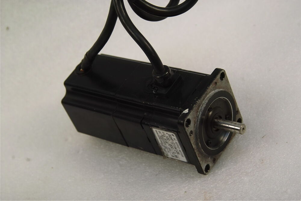 1PC New Yaskawa SGMP-01AW12 Servo Motor Expedited Shipping SGMP01AW12