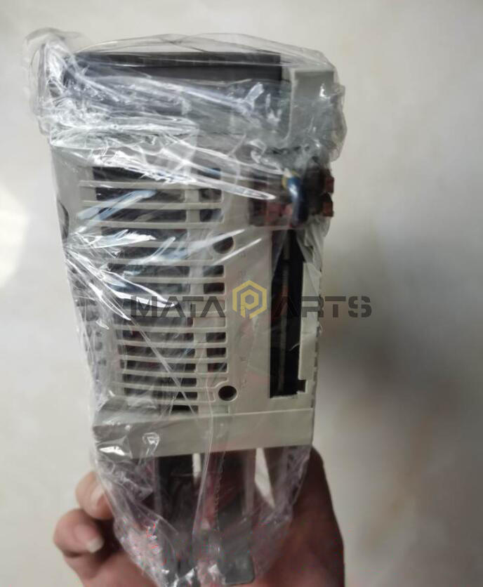 1PC Lenze Inverter E82EV551-2B Used