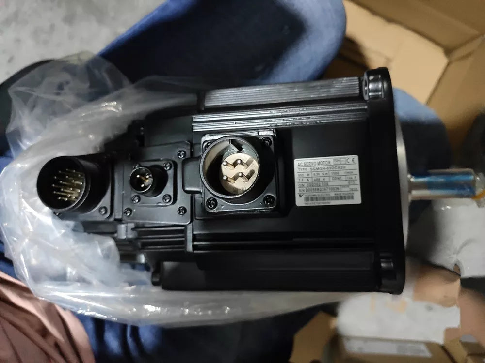 1PC New Yaskawa SGMGH-09DCA2H Servo Motor Expedited Shipping