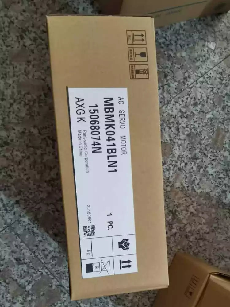 1PC New In Box Panasonic MBMK041BLN1 Servo Motor Expedited Shipping