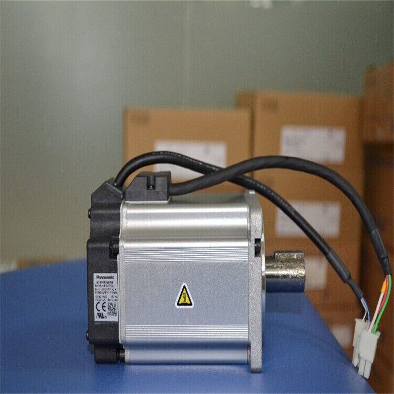 1PC New In Box Panasonic MHMD042S1S Servo Motor Expedited Shipping