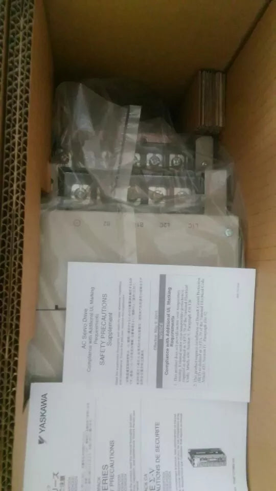 1PC New Yaskawa SGDV-550A01A Servo Driver Expedited Shipping