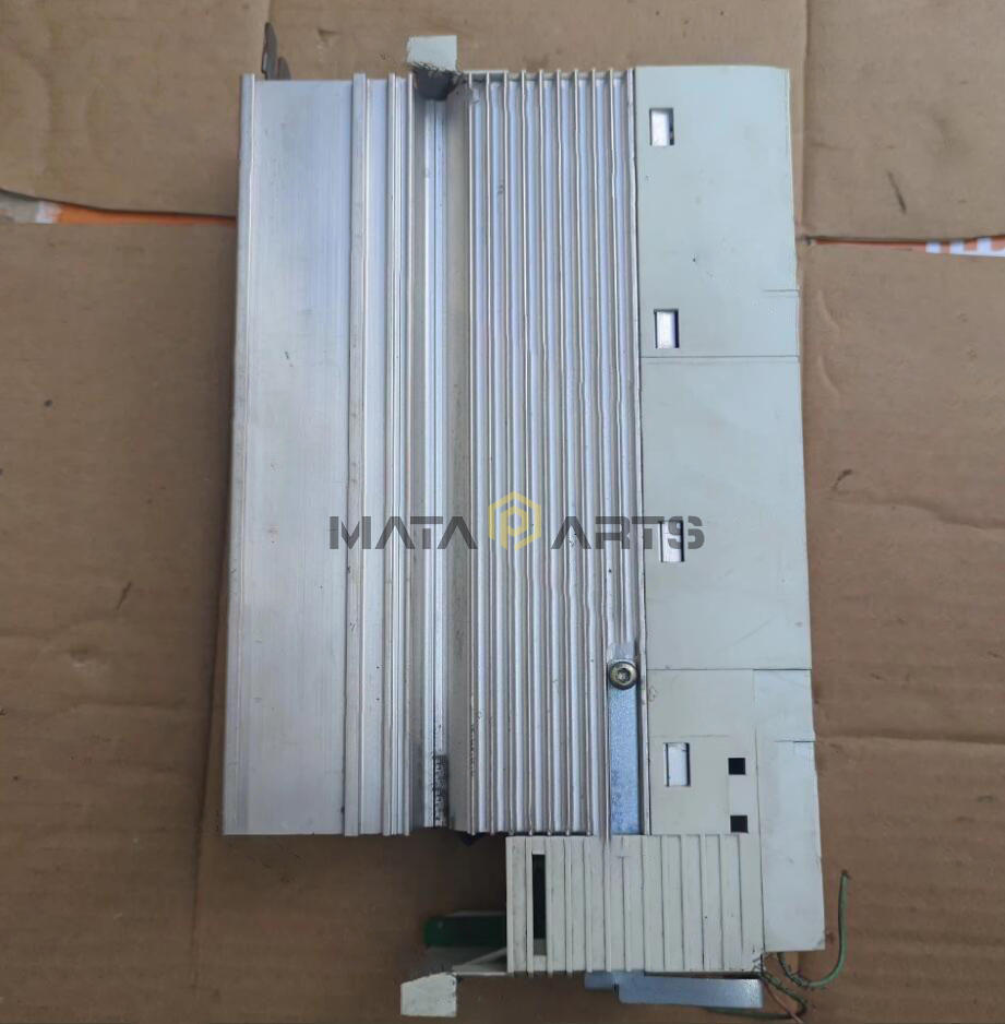 One Used Lenze Inverter E82EV152K2C E82EV152-2C E82EV152_2C