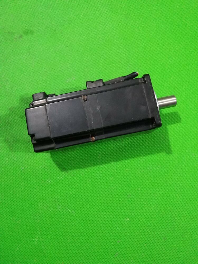 1PC New Yaskawa SGMAS-04A2A2C-Y2 Servo Motor Expedited Shipping