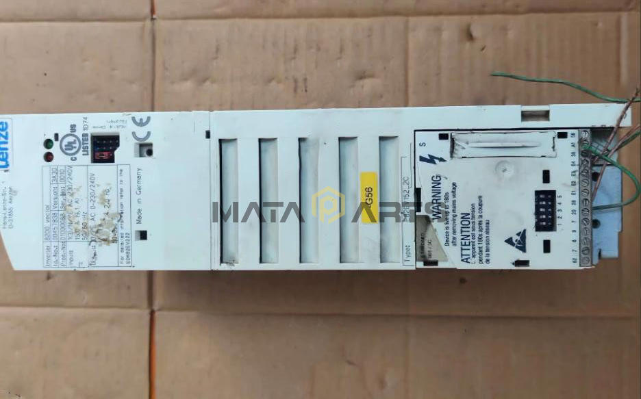 One Used Lenze Inverter E82EV152K2C E82EV152-2C E82EV152_2C