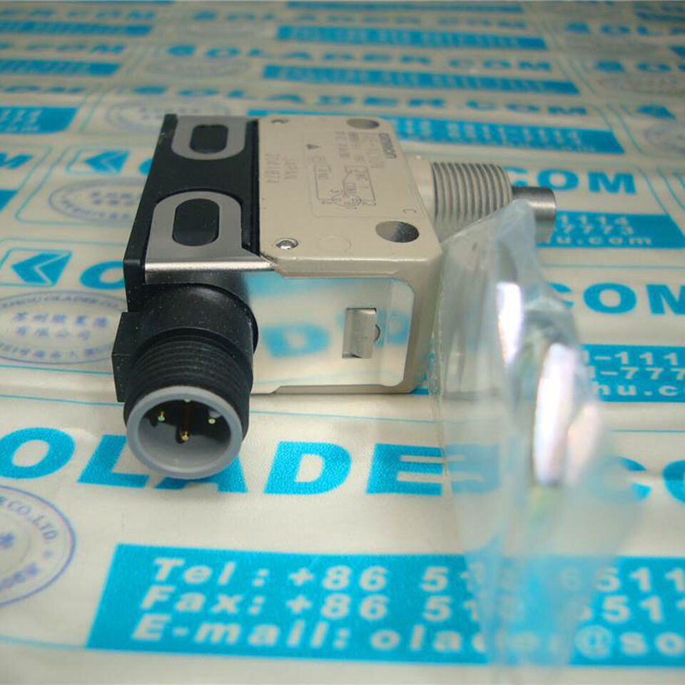 New Omron D4E-1C10N Limit Switch D4E1C10N Free Shipping 1PC DHL / UPS / FedEx