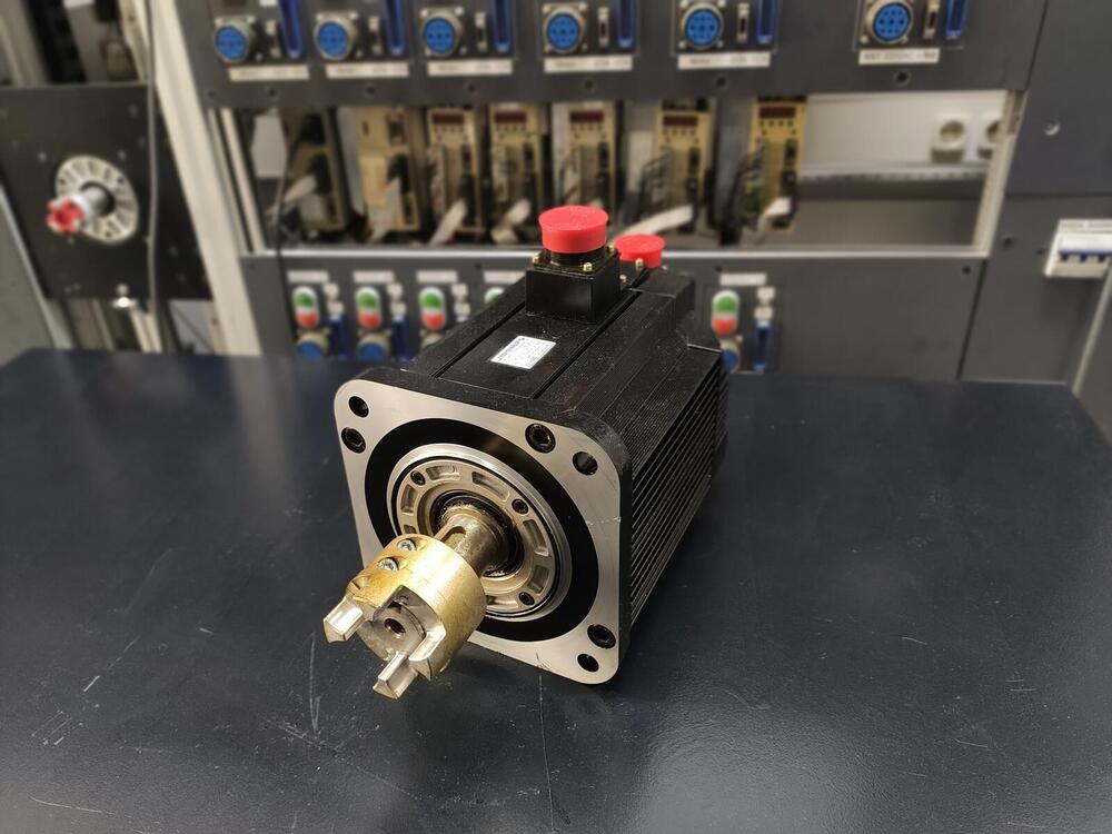 1PC New Yaskawa SGMGH-44ACA6E Servo Motor Expedited Shipping SGMGH44ACA6E