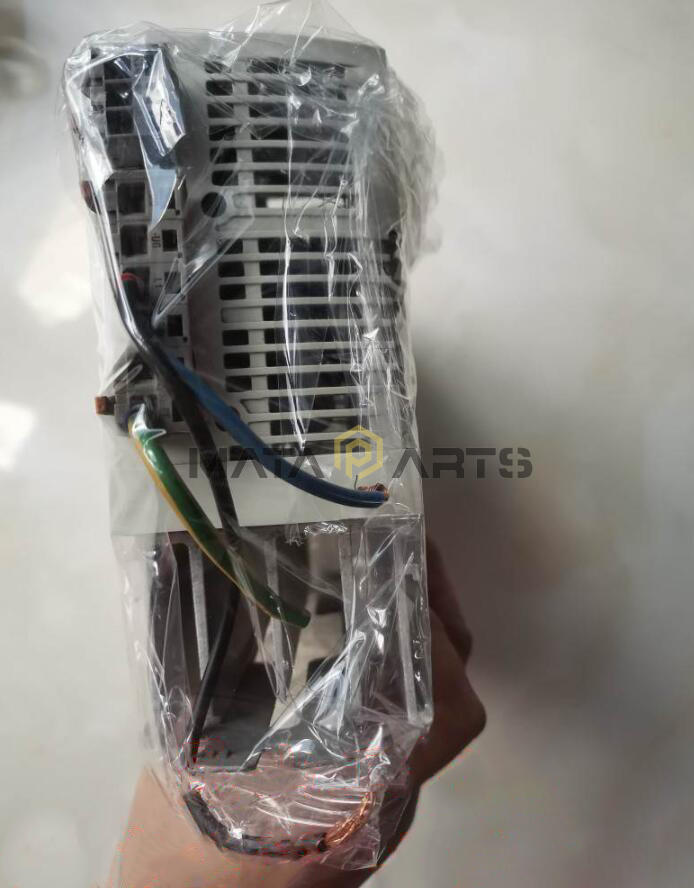 1PC Lenze Inverter E82EV551-2B Used
