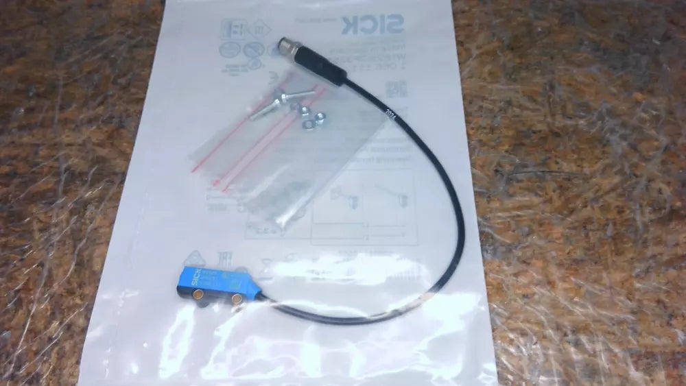 1PC New SICK WTB2S-2P3251 Photoelectric Sensor WTB2S2P3251 DHL / UPS / FedEx
