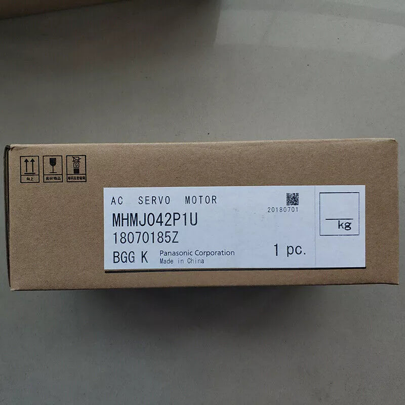 1PC New In Box Panasonic MHMD042P1U Servo Motor Expedited Shipping