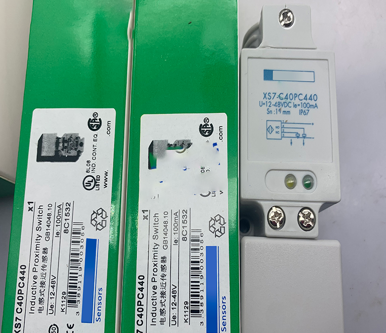 1PCS New Schneider XS7C40PC440 Proximity Switch Sensor Free Shipping DHL / UPS / FedEX
