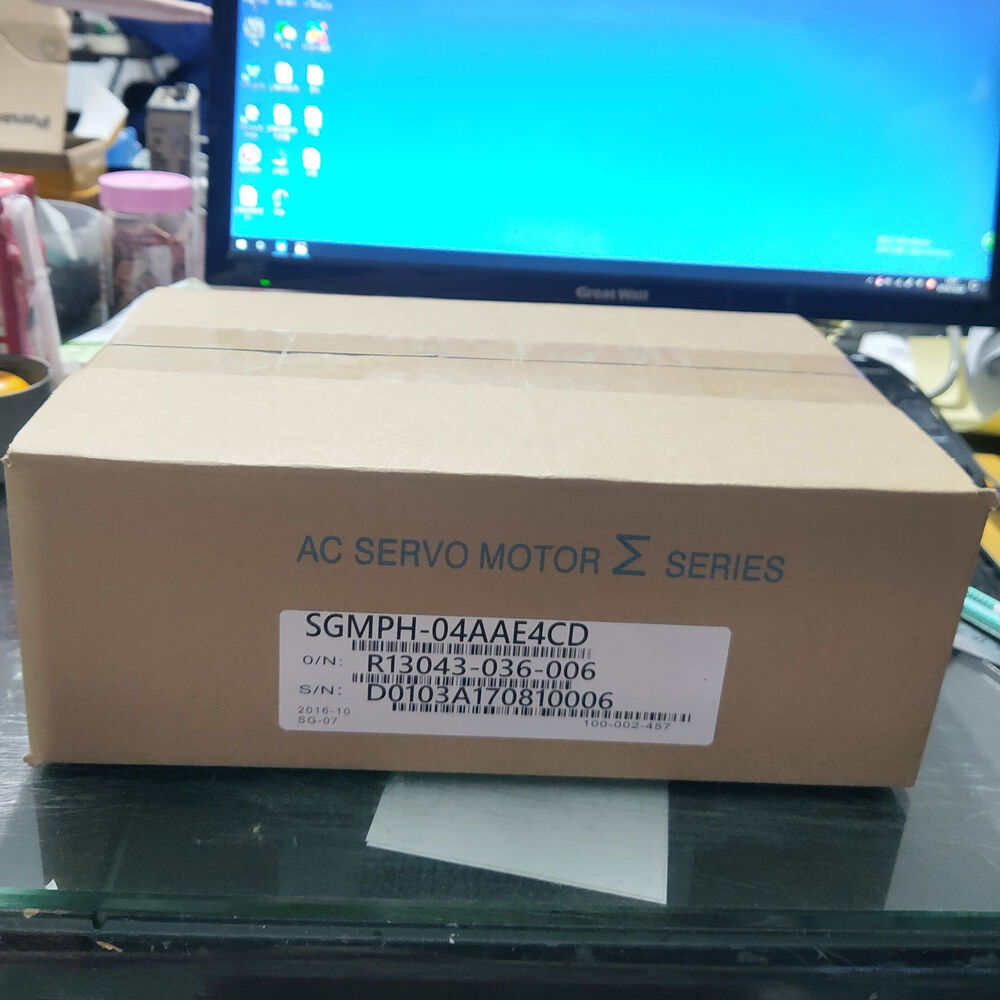 1PC New Yaskawa SGMPH-04AAE4CD Servo Motor Expedited Shipping