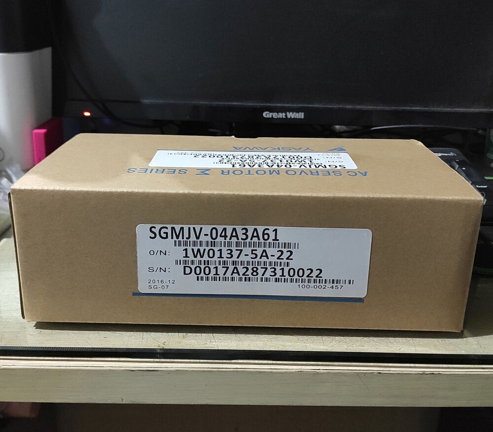 1PC New Yaskawa SGMJV-04A3A61 Servo Motor Expedited Shipping SGMJV04A3A61