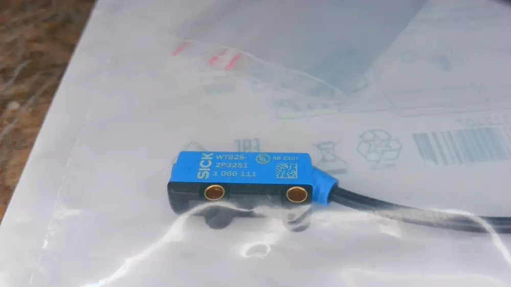 1PC New SICK WTB2S-2P3251 Photoelectric Sensor WTB2S2P3251 DHL / UPS / FedEx